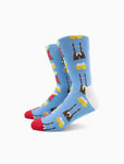 Lustige hellblaue Socken mit Dirndl-, Bierkrüge-Motiv “Bavarian Madness” von We are Socks! Typisch bayrisch eben.