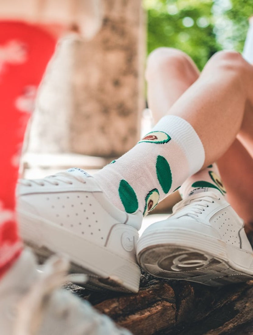 Lustige Socken mit Avocado-Motiv 🥑 “Avocado Striptease” von We are Socks!