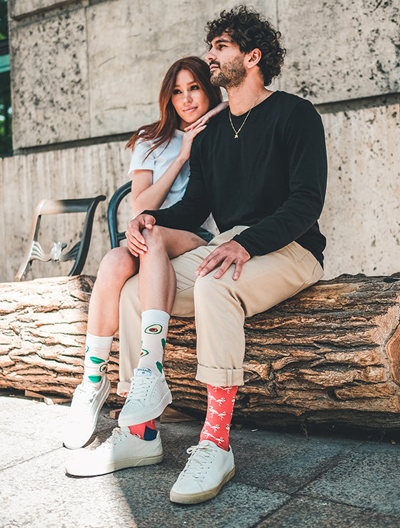 Lustige Socken mit Avocado-Motiv 🥑 “Avocado Striptease” von We are Socks!