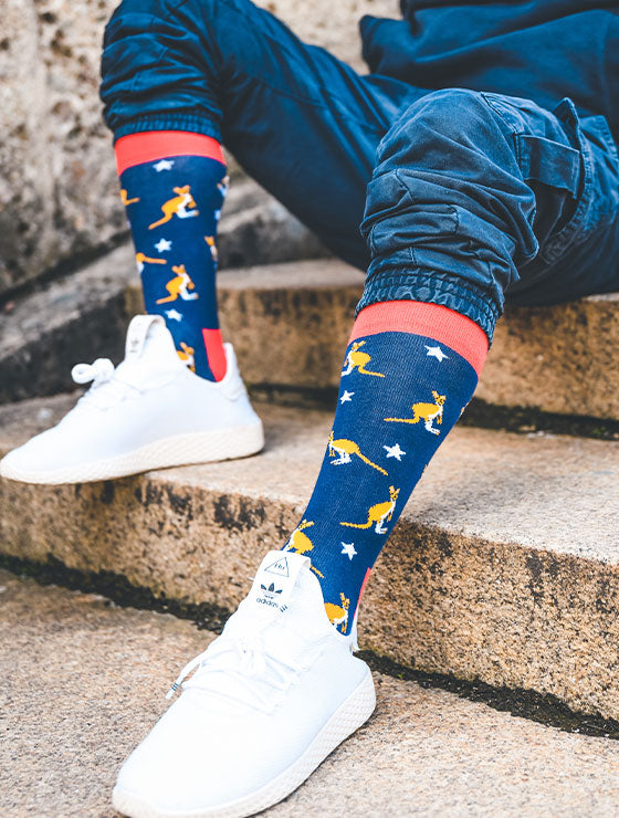 Lustige Känguru Socken mit Känguru-Motiv “Australian Nights” von We are Socks! 