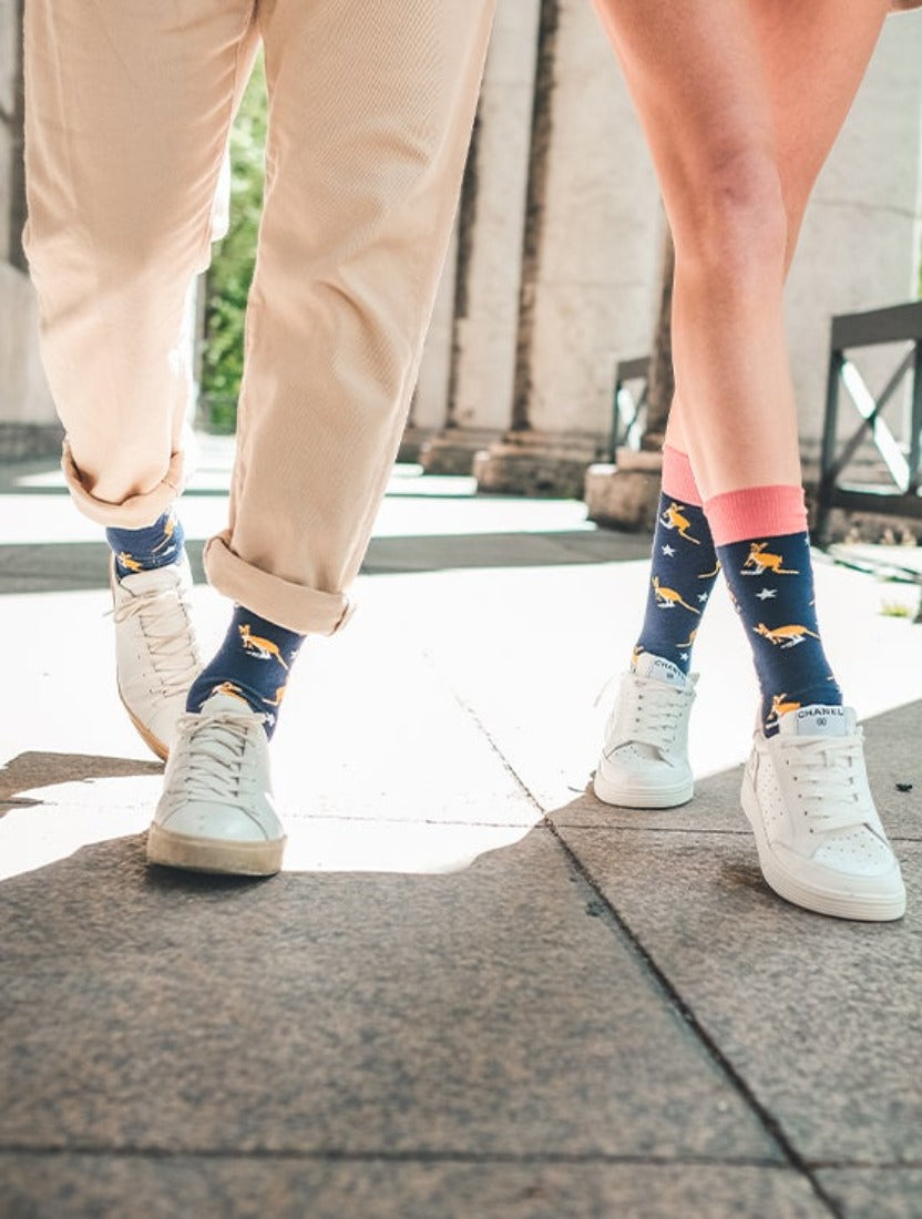 Lustige Känguru Socken mit Känguru-Motiv “Australian Nights” von We are Socks! 