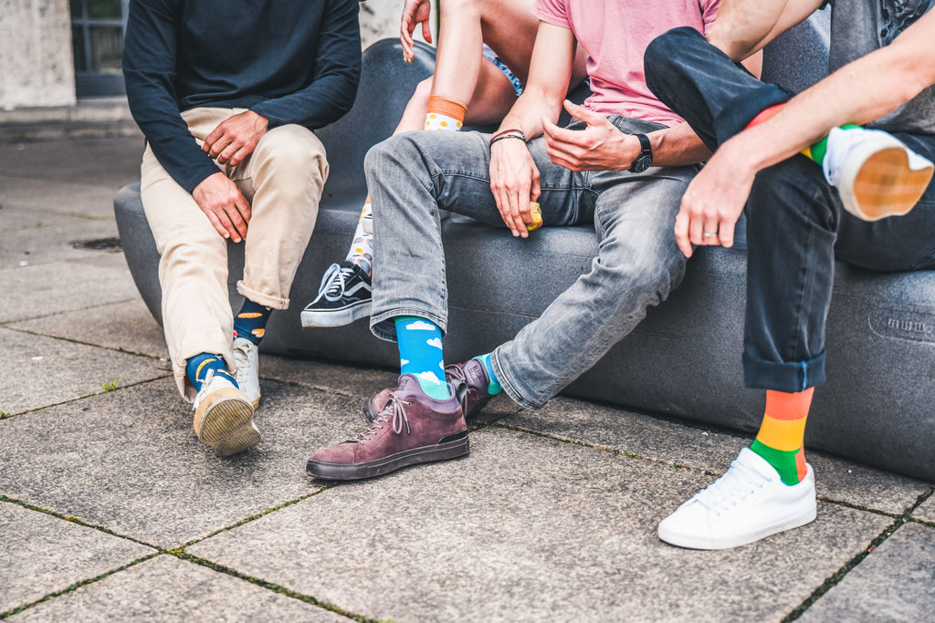 Regenbogen Socken, Gay Pride Socken mit Regenbogen-Motiv - LGBTQ Socken - Gay Socken - Homo Socken - Trans Socken - Queer Socken ✓Hand gekämmte Biobaumwolle ✓Angenehmer Tragekomfort