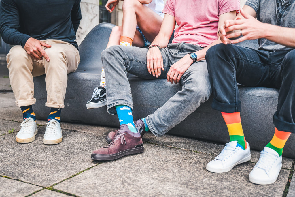 Regenbogen Socken, Gay Pride Socken mit Regenbogen-Motiv - LGBTQ Socken - Gay Socken - Homo Socken - Trans Socken - Queer Socken ✓Hand gekämmte Biobaumwolle ✓Angenehmer Tragekomfort