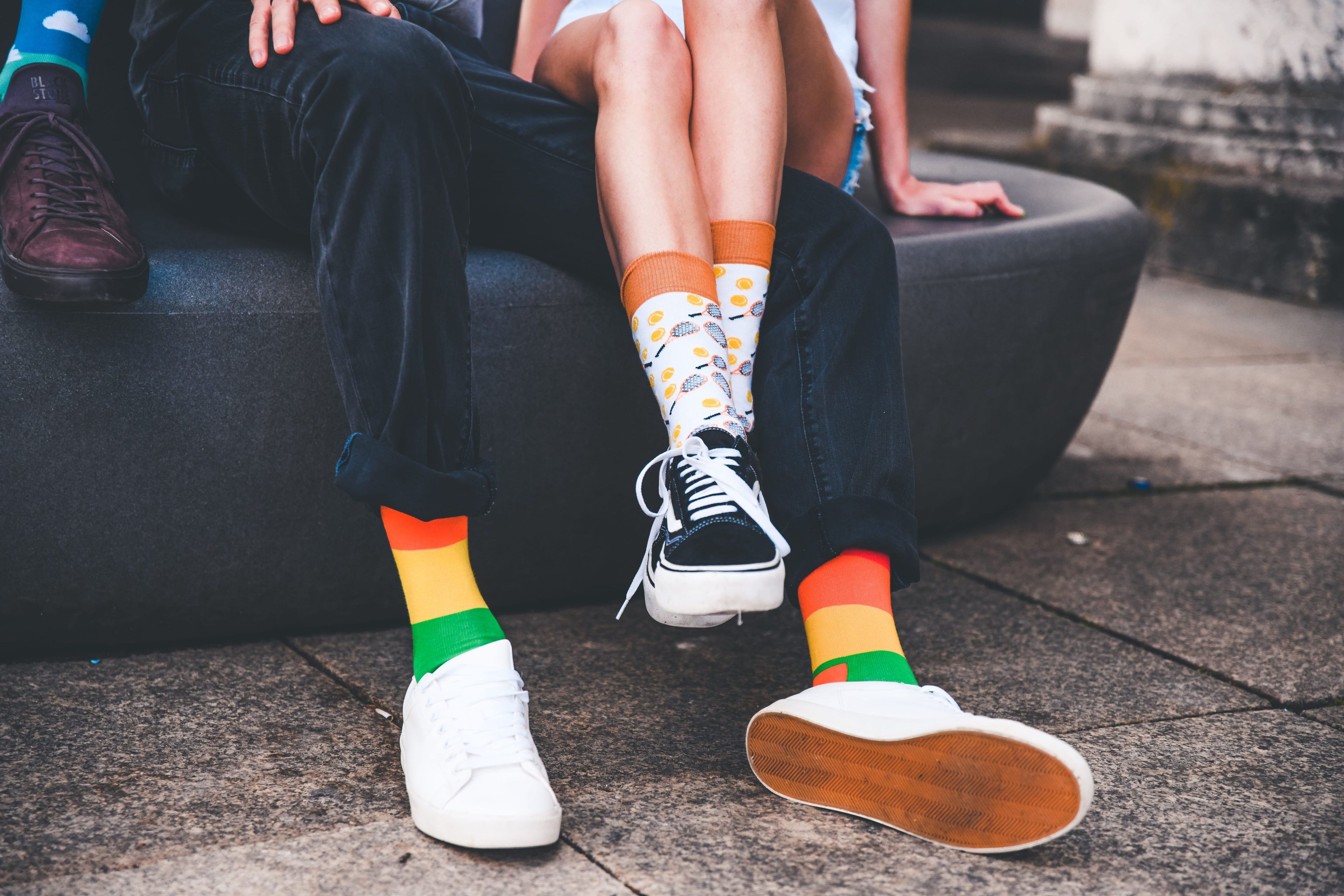 Regenbogen Socken, Gay Pride Socken mit Regenbogen-Motiv - LGBTQ Socken - Gay Socken - Homo Socken - Trans Socken - Queer Socken ✓Hand gekämmte Biobaumwolle ✓Angenehmer Tragekomfort