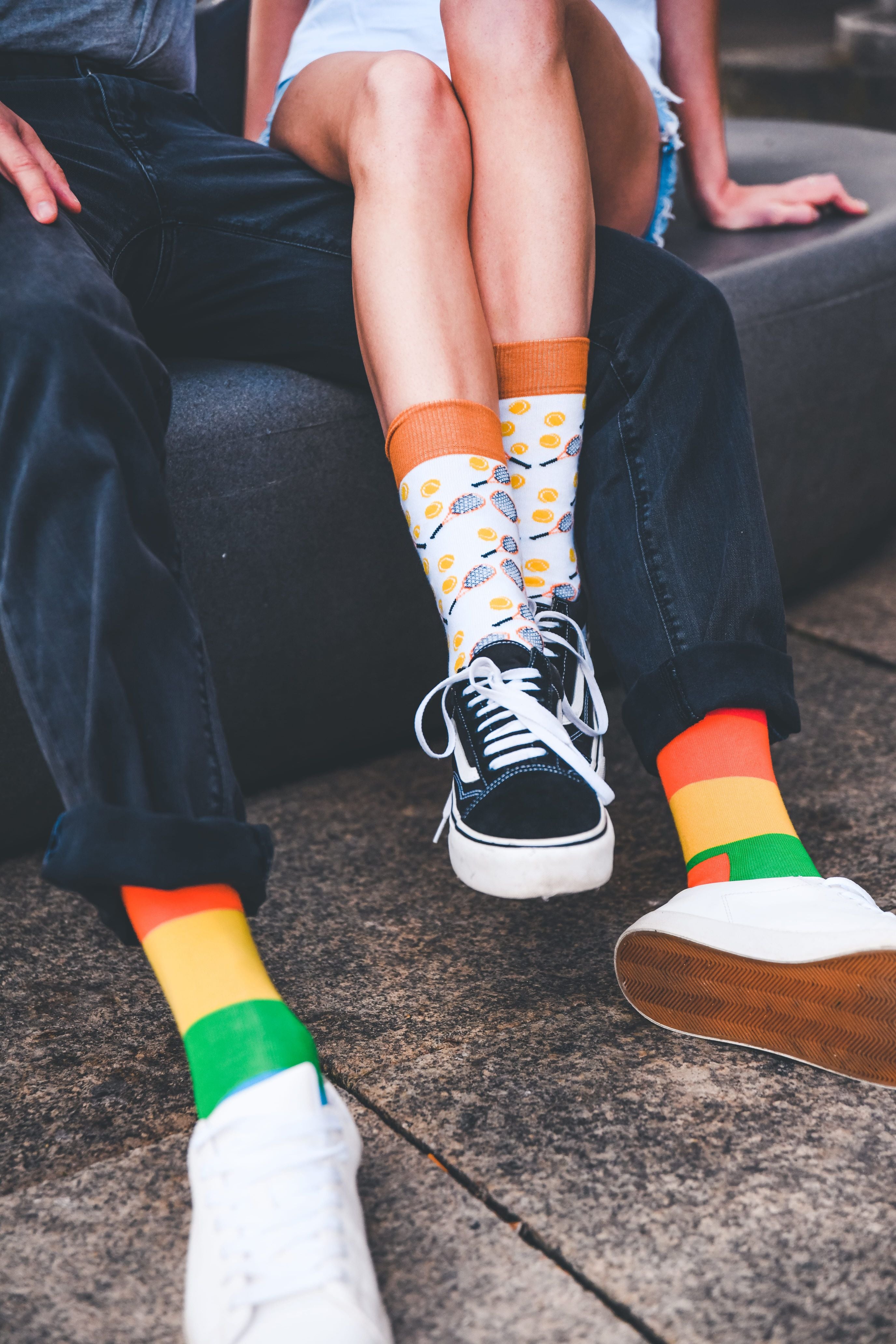 Regenbogen Socken, Gay Pride Socken mit Regenbogen-Motiv - LGBTQ Socken - Gay Socken - Homo Socken - Trans Socken - Queer Socken ✓Hand gekämmte Biobaumwolle ✓Angenehmer Tragekomfort