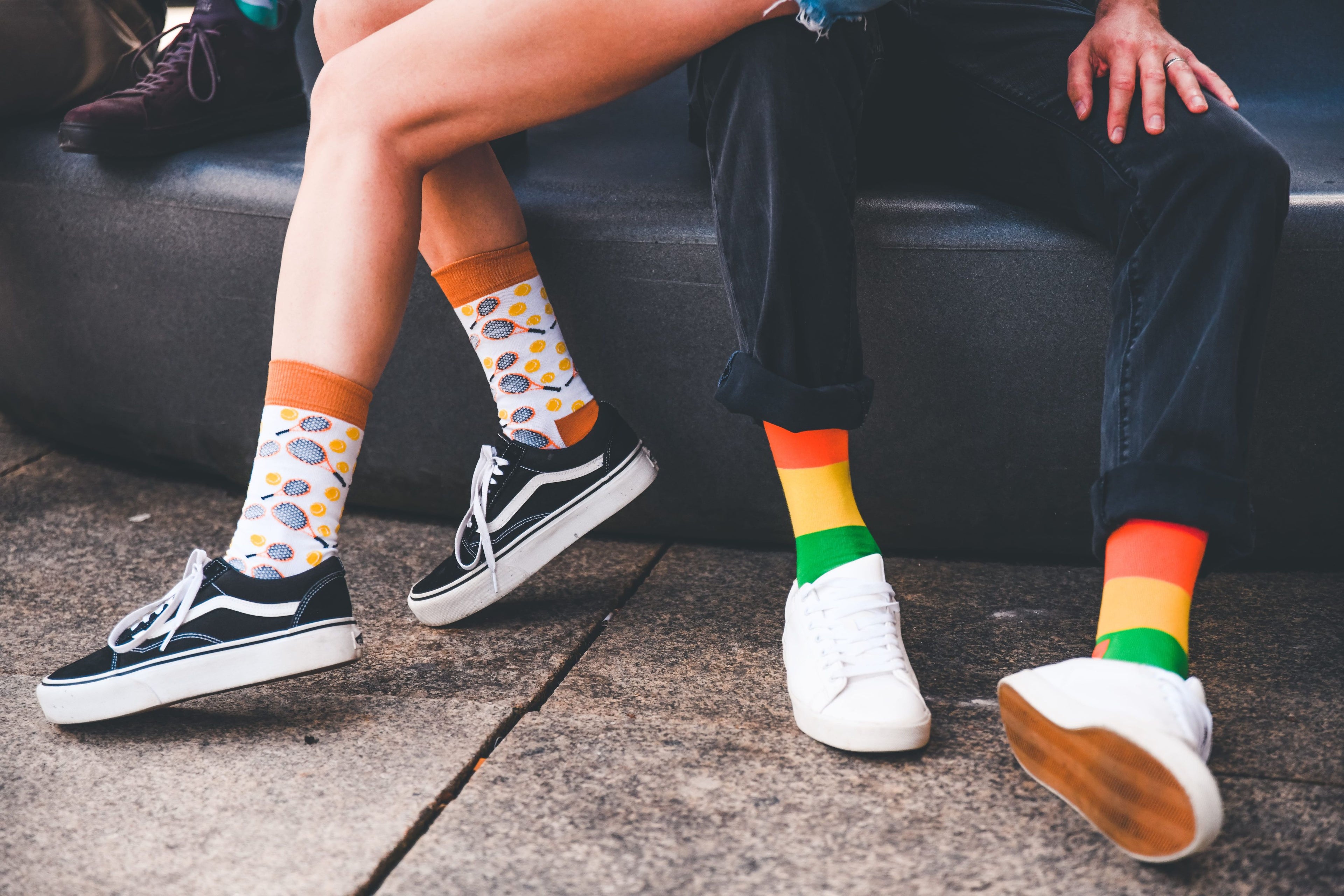 Regenbogen Socken, Gay Pride Socken mit Regenbogen-Motiv - LGBTQ Socken - Gay Socken - Homo Socken - Trans Socken - Queer Socken ✓Hand gekämmte Biobaumwolle ✓Angenehmer Tragekomfort