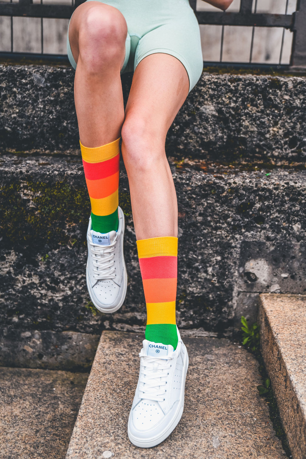 Regenbogen Socken, Gay Pride Socken mit Regenbogen-Motiv - LGBTQ Socken - Gay Socken - Homo Socken - Trans Socken - Queer Socken ✓Hand gekämmte Biobaumwolle ✓Angenehmer Tragekomfort