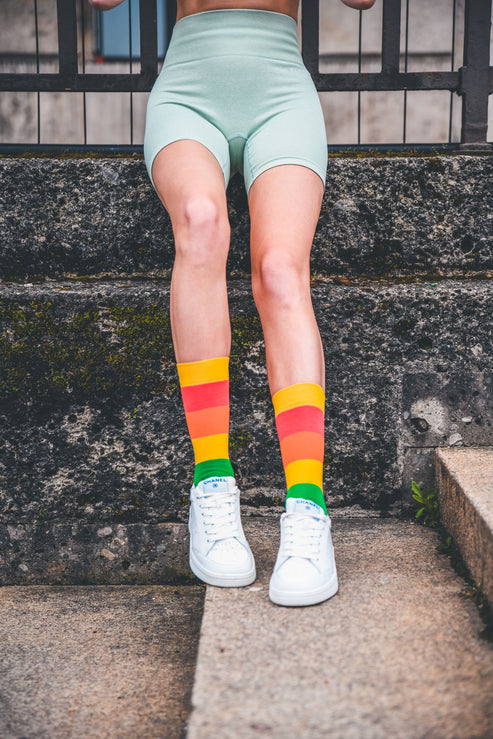Regenbogen Socken, Gay Pride Socken mit Regenbogen-Motiv - LGBTQ Socken - Gay Socken - Homo Socken - Trans Socken - Queer Socken ✓Hand gekämmte Biobaumwolle ✓Angenehmer Tragekomfort