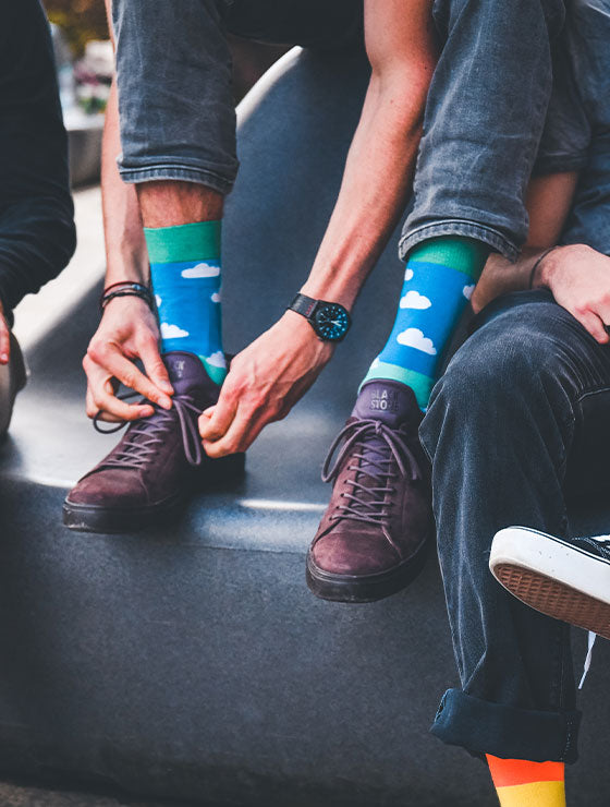 Türkise Wolken-Socken mit Wolken-Motiv “Dreamy Clouds” von We are Socks!