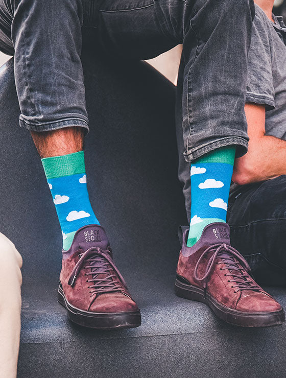Türkise Wolken-Socken mit Wolken-Motiv “Dreamy Clouds” von We are Socks!