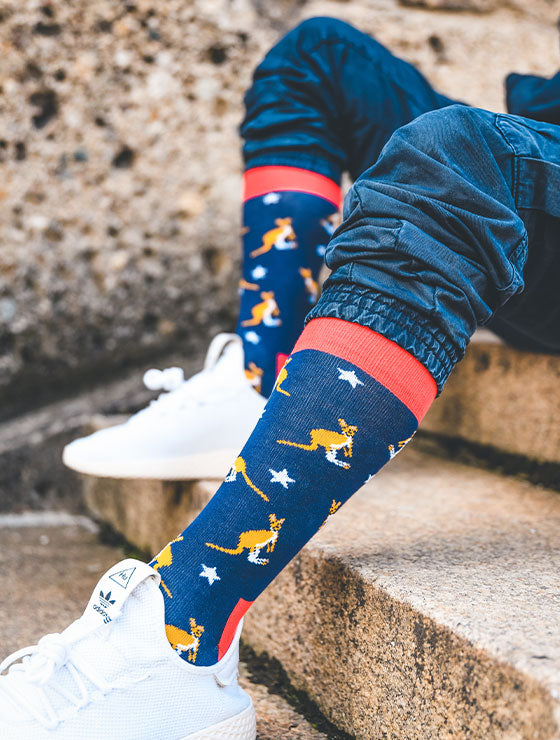 Lustige Känguru Socken mit Känguru-Motiv “Australian Nights” von We are Socks! 